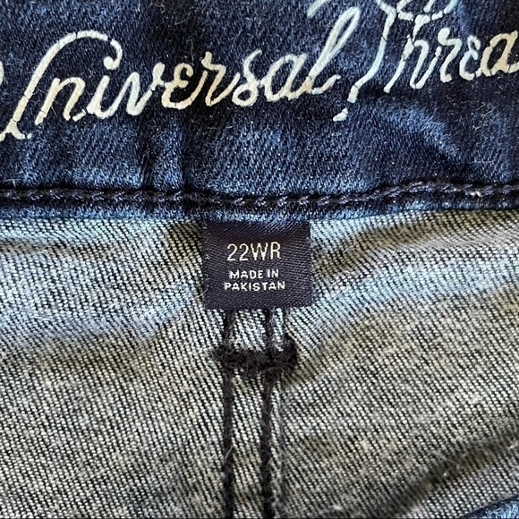 Universal Thread Women's Skinny Jeans - Dark Blue - Picture 2 of 8